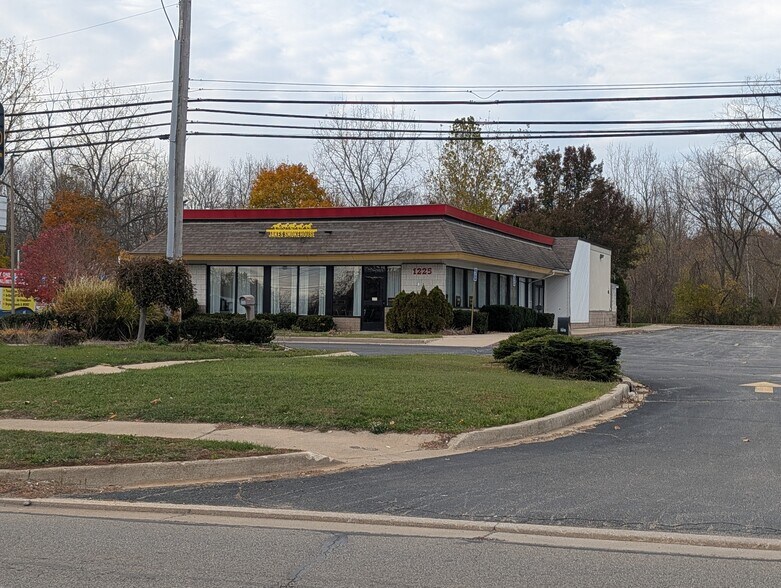 More Photos Of 1225 N Main St, Adrian Fast Food For Sale