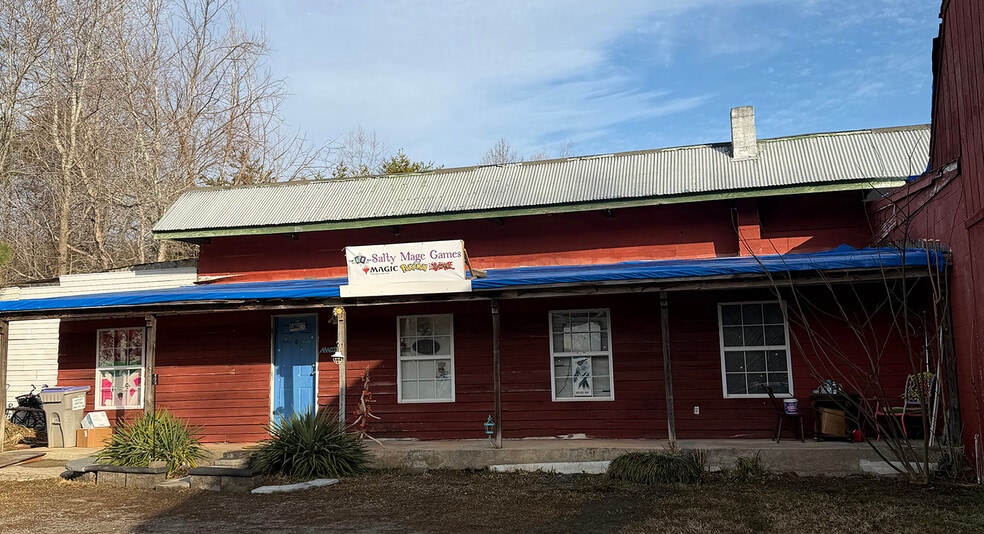 More Photos Of 41 Lakeside Dr, Farmville Warehouse For Sale