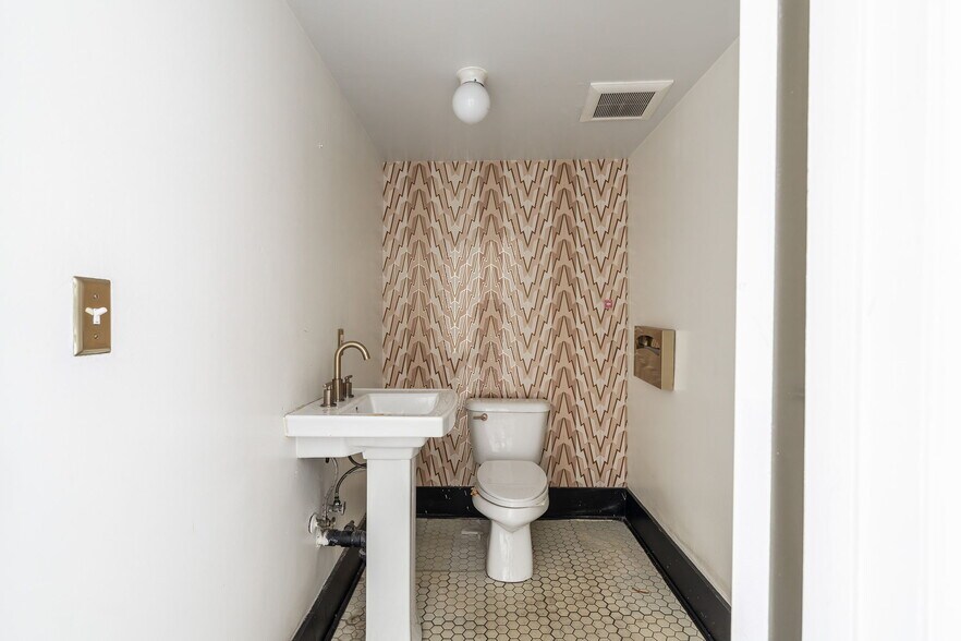 More Photos Of 723-727 N Fairfax Ave, Los Angeles General Retail For Lease