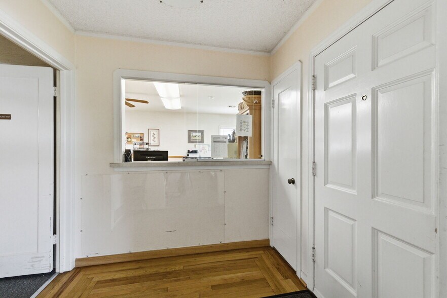 More Photos Of 137 S Shepherd St, Sonora Flex For Sale