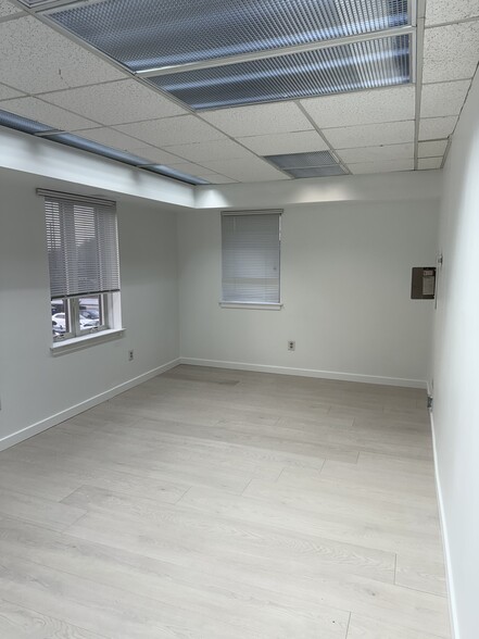 More Photos Of 183-185 W Lancaster Ave, Paoli Storefront Retail Office For Sale