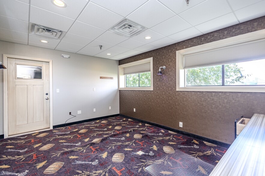More Photos Of 1200 SW Brookside Cir, Grimes Warehouse For Lease