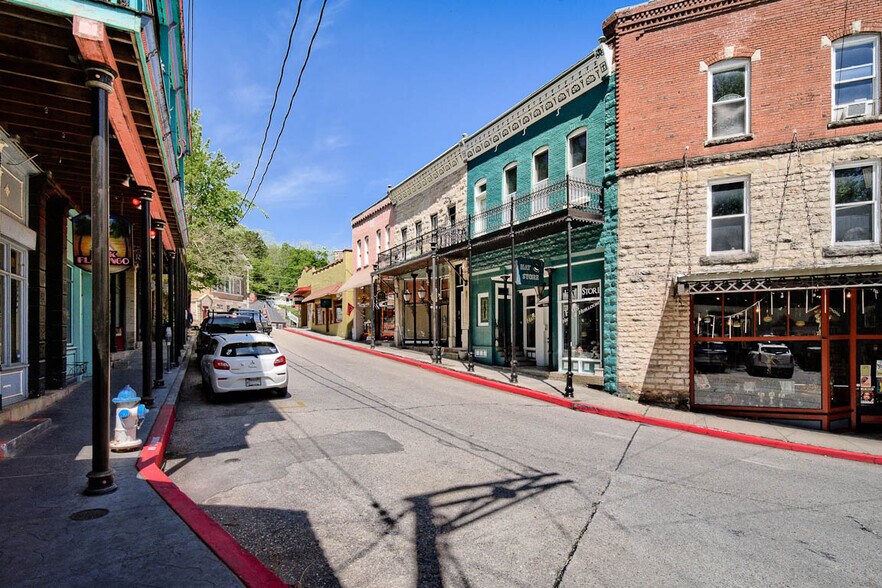 More Photos Of 87 Spring St, Eureka Springs Storefront Retail Residential For Sale