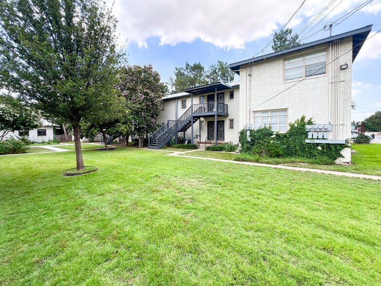 More Photos Of 1306 W Wall St, Midland Office For Lease