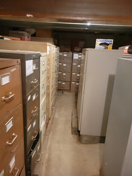 More Photos Of 402 E Main St, Middletown Office For Sale