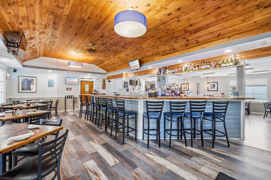 More Photos Of 20658 Wilkins Ave, Rock Hall Restaurant For Sale