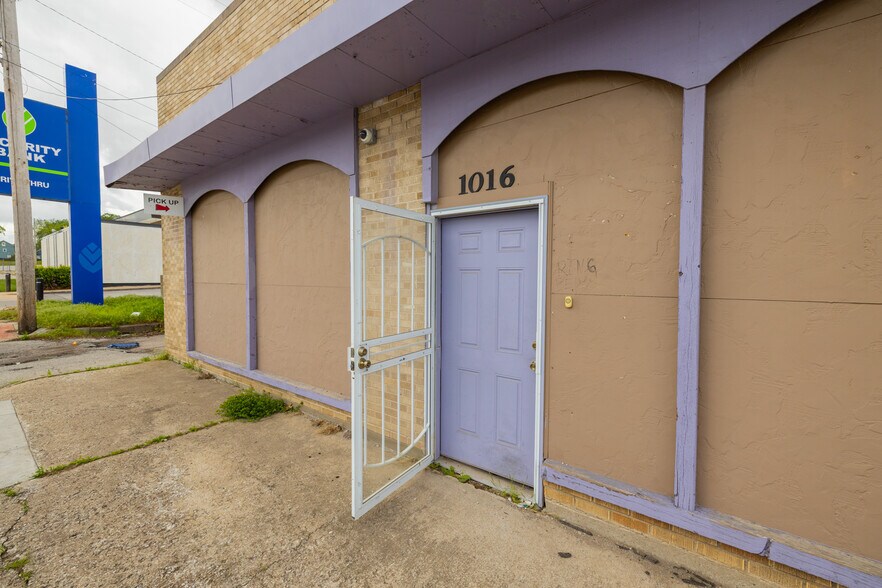 More Photos Of 1016-1020 N 10th St, Kansas City Light Distribution For Sale