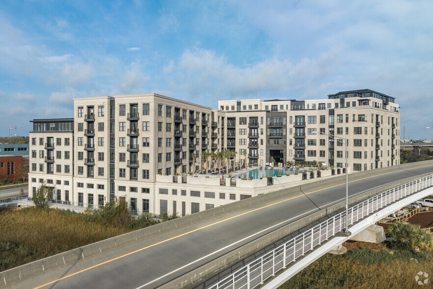 More Photos Of 838 Morrison Dr, Charleston Apartments For Lease