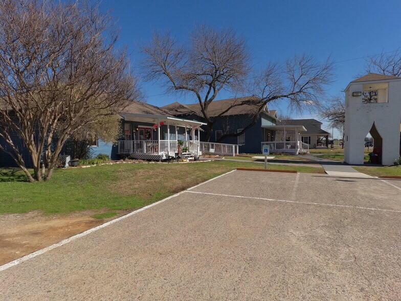 More Photos Of 1251 S State Highway 205, Rockwall Restaurant For Sale
