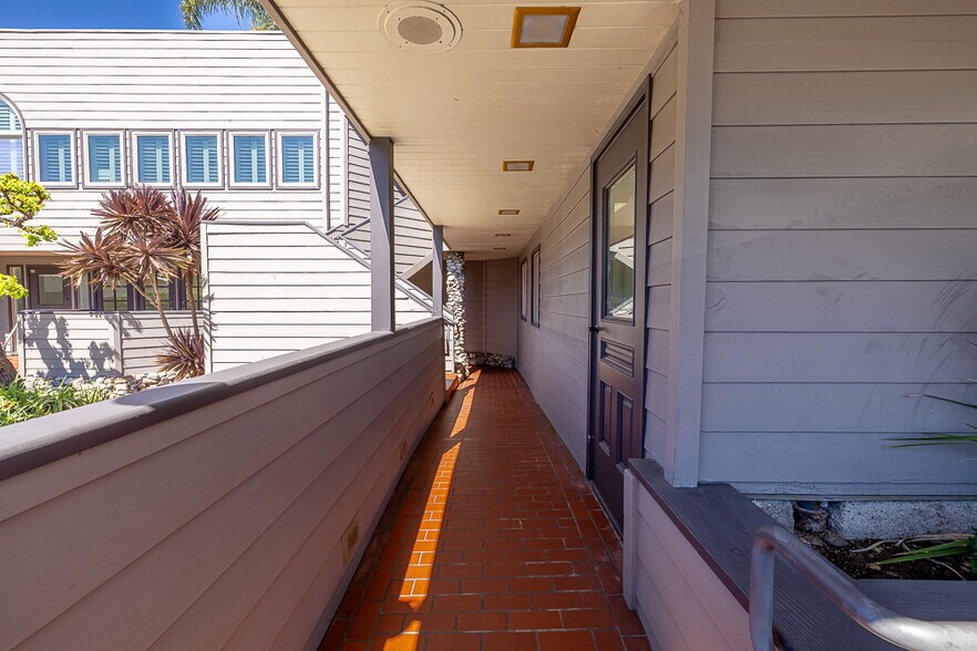 More Photos Of 410 Broadway St, Laguna Beach Office For Sale