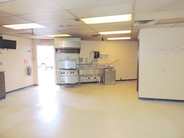 More Photos Of 933 W Main St, Farmington Restaurant For Sale