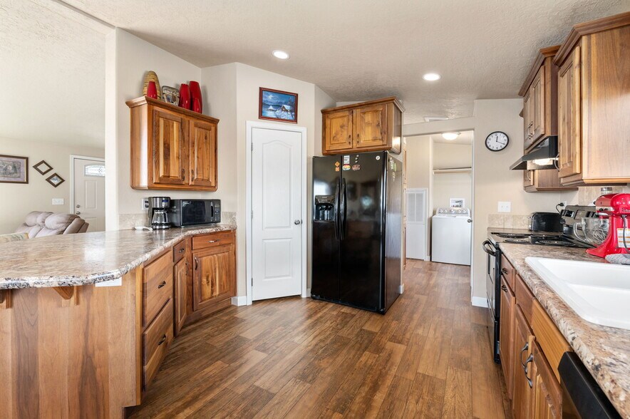 More Photos Of 110 Seubert Heights Dr, Cottonwood Trailer Camper Park For Sale