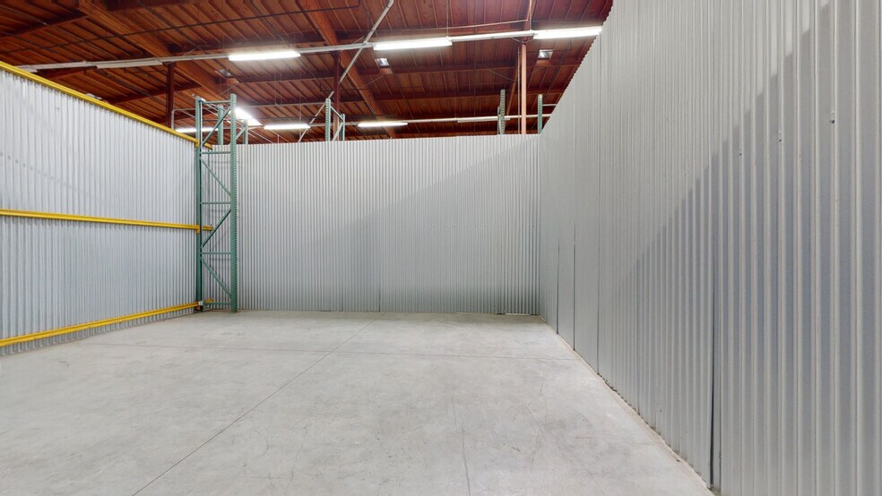 More Photos Of 4901-4911 Central Ave, Richmond Showroom For Lease