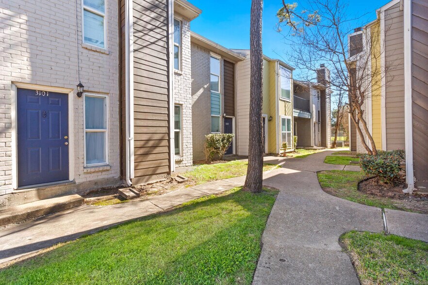 More Photos Of 8600 S Course Dr, Houston Apartments For Sale