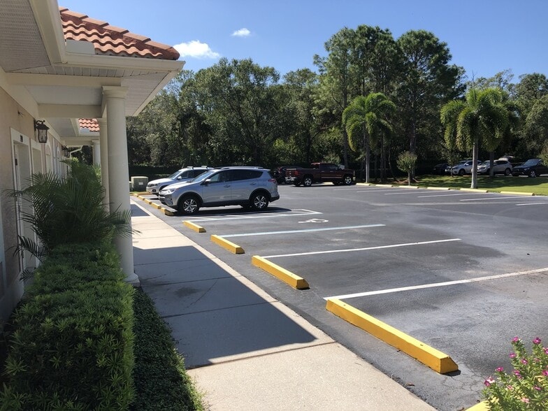 More Photos Of 2940-2946 University Pky, Sarasota Office For Lease