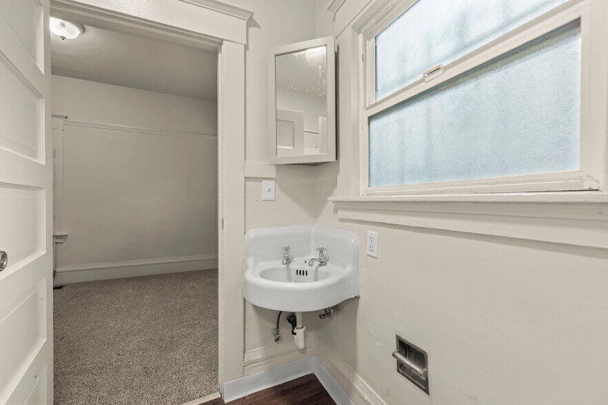 More Photos Of 1736 23rd Ave, Oakland Apartments For Sale