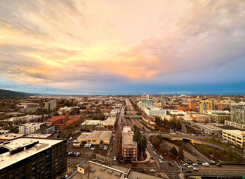 More Photos Of 407 NW 17th Ave, Portland Office For Lease