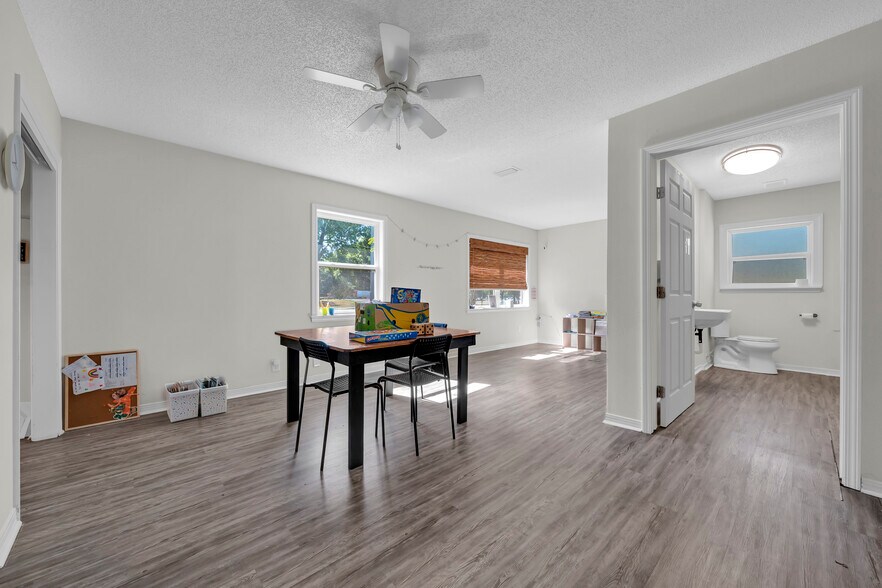 More Photos Of 1001 Randall Ave, Daphne Office Residential For Lease