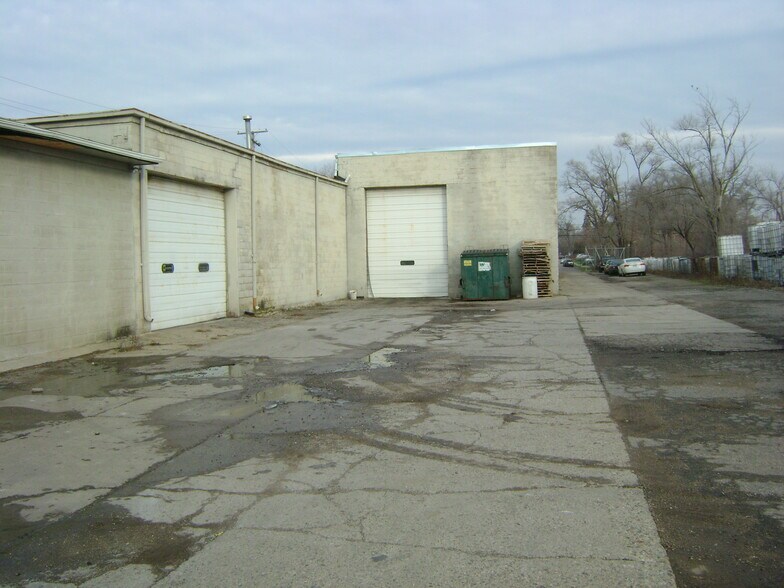 8301 Lyndon St, Detroit, MI 48238 Warehouse For Sale