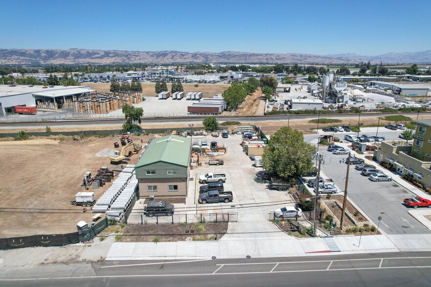 More Photos Of 6620 Monterey Rd, Gilroy Warehouse For Sale