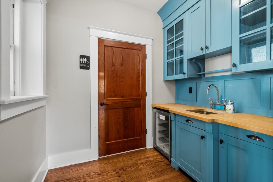 More Photos Of 720 Poyntz Ave, Manhattan Office For Sale