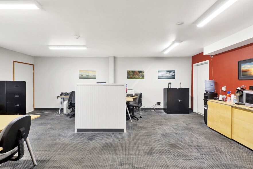 More Photos Of 2222 Queen St, Bellingham Warehouse For Lease