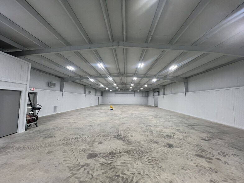 More Photos Of 7023 Sand Beach Blvd, Shreveport Warehouse For Lease
