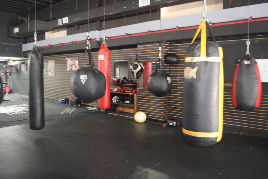 More Photos Of 506 S Broadway, Baltimore Storefront Retail Office For Lease