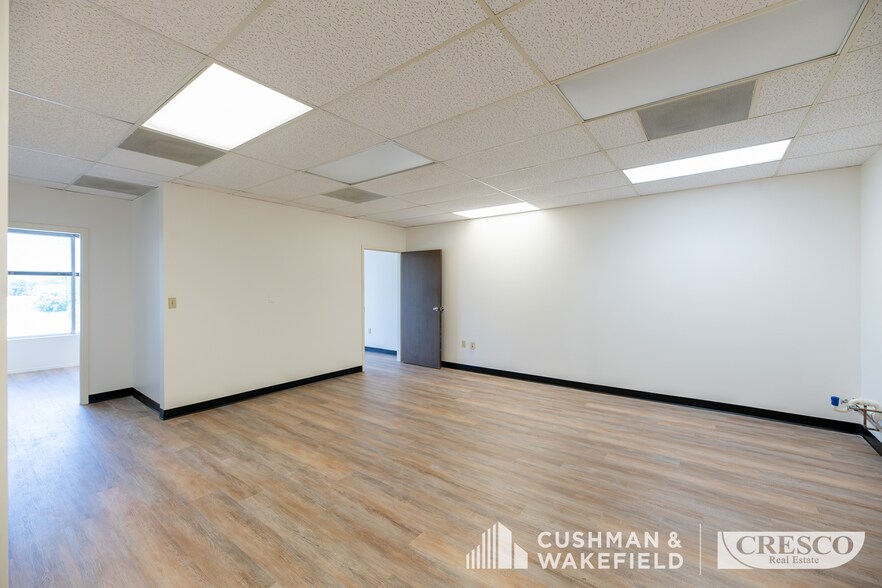 More Photos Of 5755 Granger Rd, Independence Office Residential For Lease