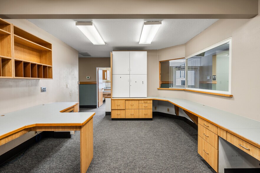 More Photos Of 125 NE Manzanita Ave, Grants Pass Medical For Sale