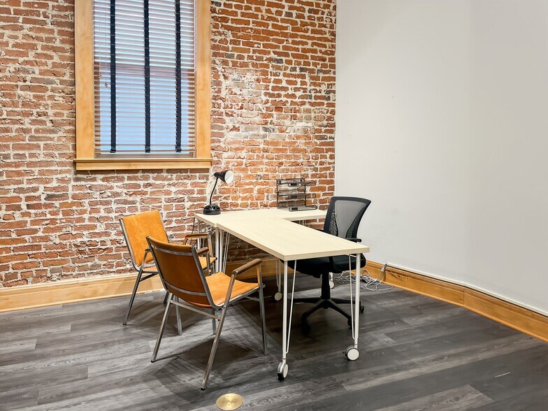 More Photos Of 2020 Eye St, Bakersfield Coworking Space