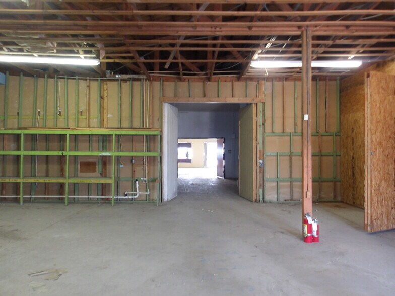 More Photos Of 618 W Van Buren Ave, Harlingen Light Distribution For Sale