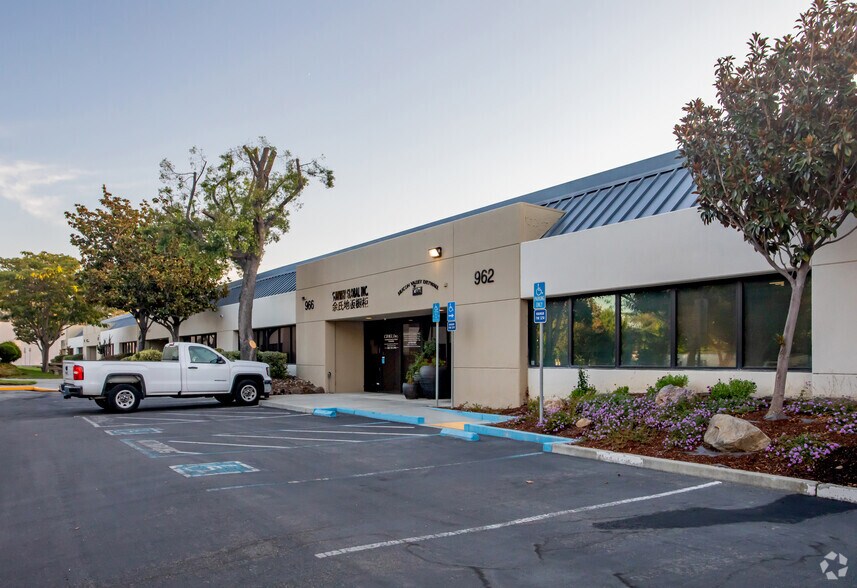 More Photos Of 960-978 Rincon Cir, San Jose Light Manufacturing For Sale
