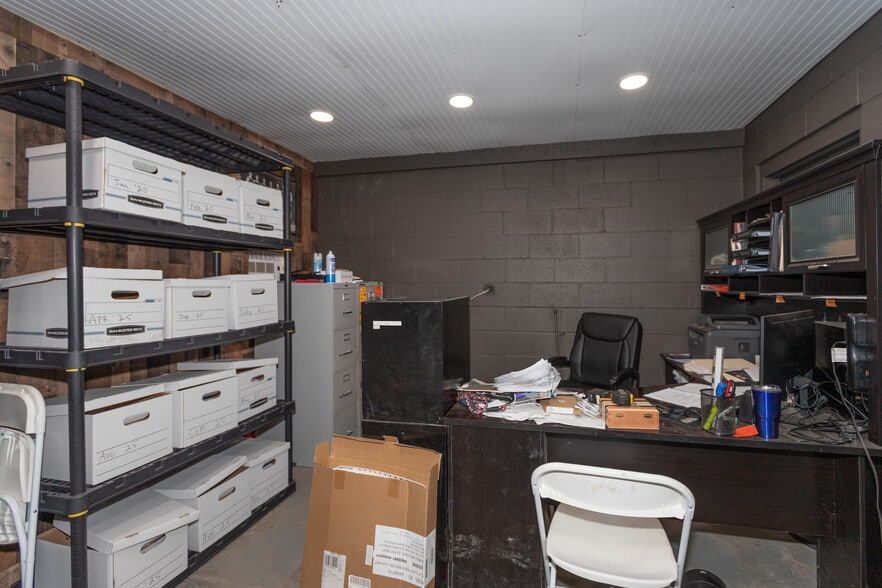 More Photos Of 2660 Hawcreek Blvd, Columbus Warehouse For Sale