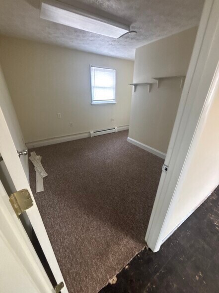 More Photos Of 5626 Southwestern Blvd, Arbutus Office For Lease