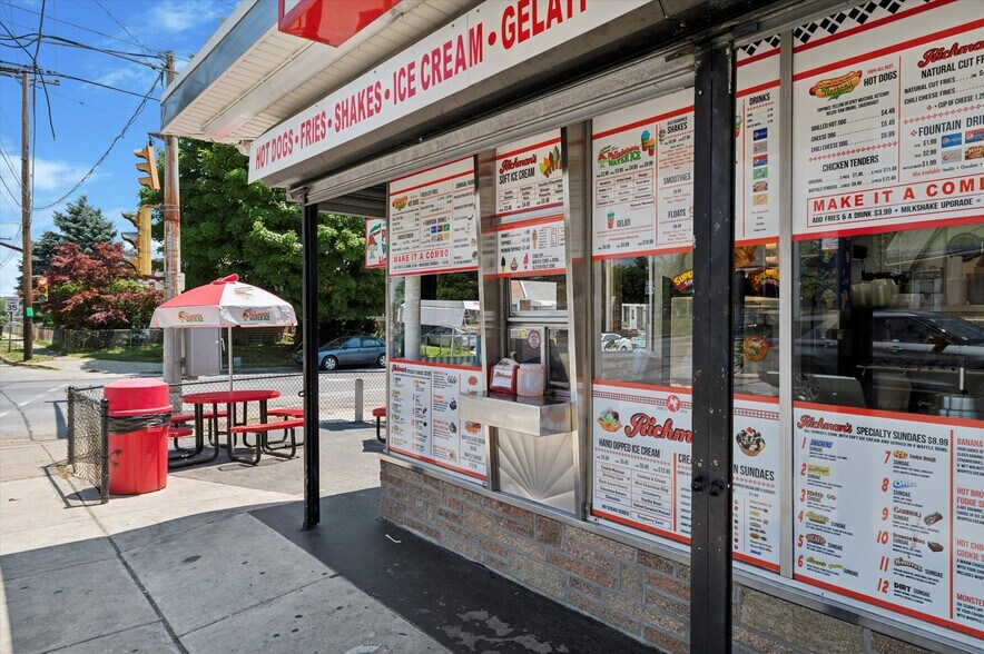 More Photos Of 1594 Market St, Linwood Freestanding For Sale