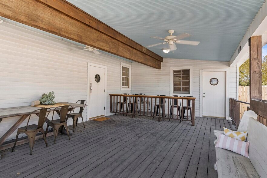 More Photos Of 109 E B St, Cedar Creek Freestanding For Sale