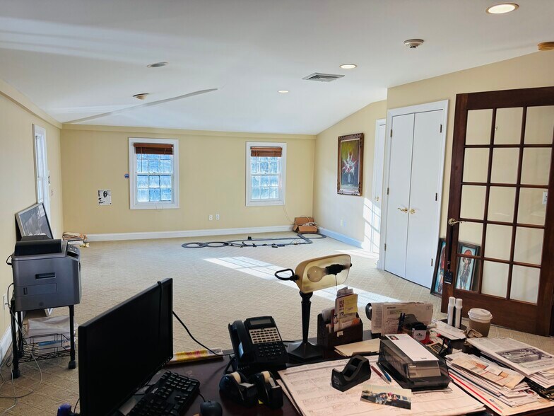 More Photos Of 1345 Old Northern Blvd, Roslyn Storefront Retail Office For Sale