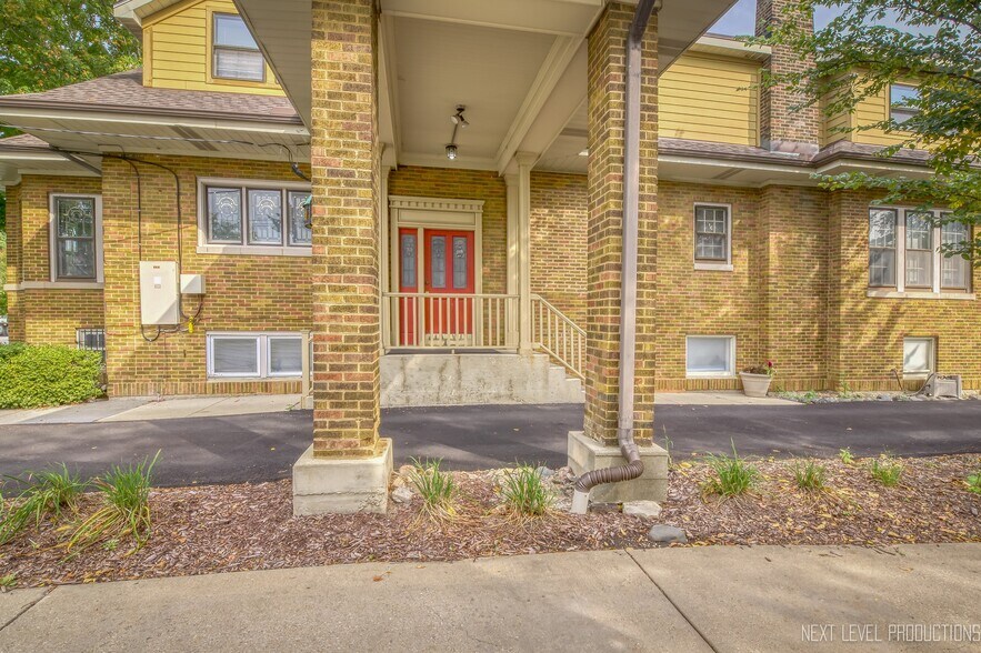 More Photos Of 402 E Roosevelt Rd, Wheaton Office For Sale