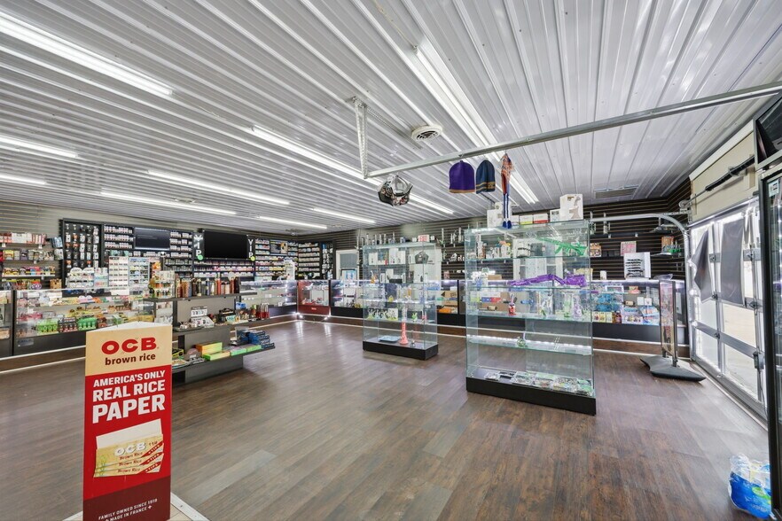 More Photos Of 619 Green Blvd, Aurora Freestanding For Sale