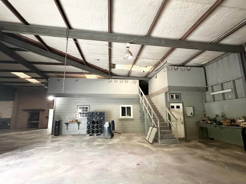 More Photos Of 13626 Ann Louise Rd, Houston Warehouse For Sale