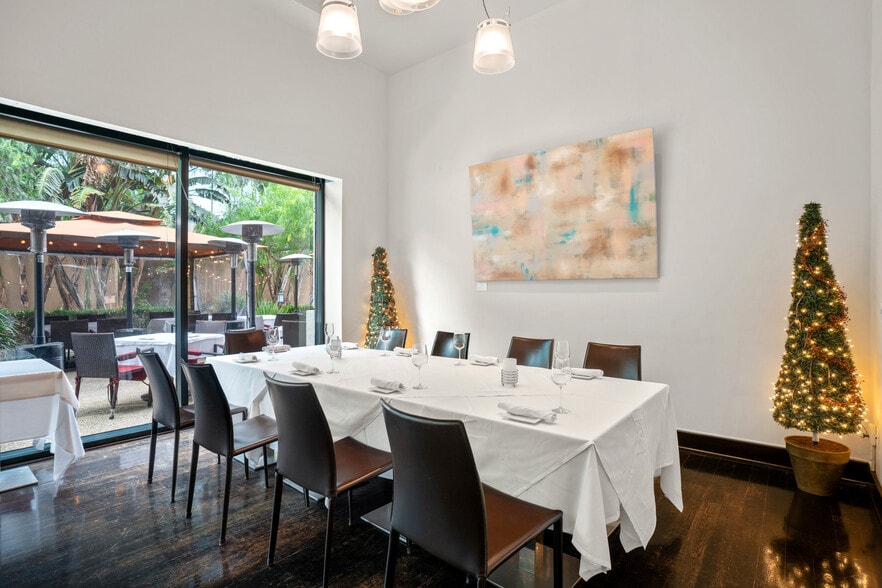 More Photos Of 11400 W Olympic Blvd, Los Angeles Office For Lease