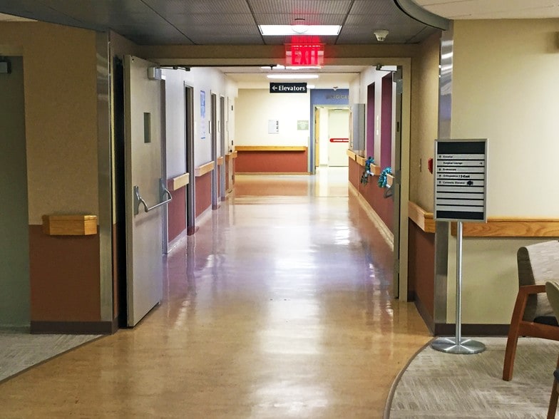 More Photos Of 2815 Pennsylvania Ave, Lansing Medical For Sale