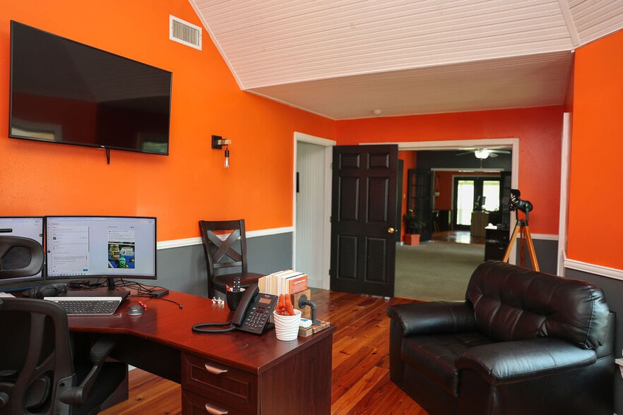 More Photos Of 502 Staitti St, Humble Office Residential For Sale
