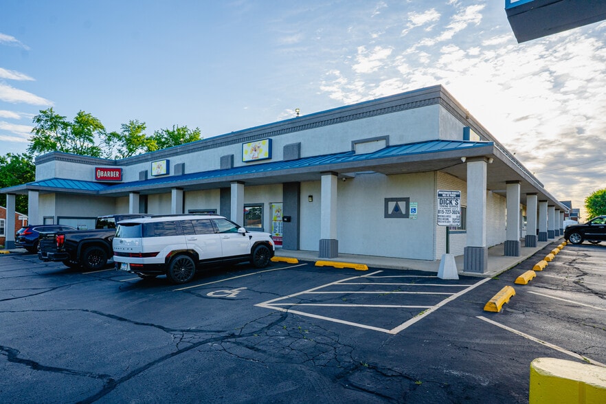 More Photos Of 800 Theodore, Crest Hill Convenience Store For Sale