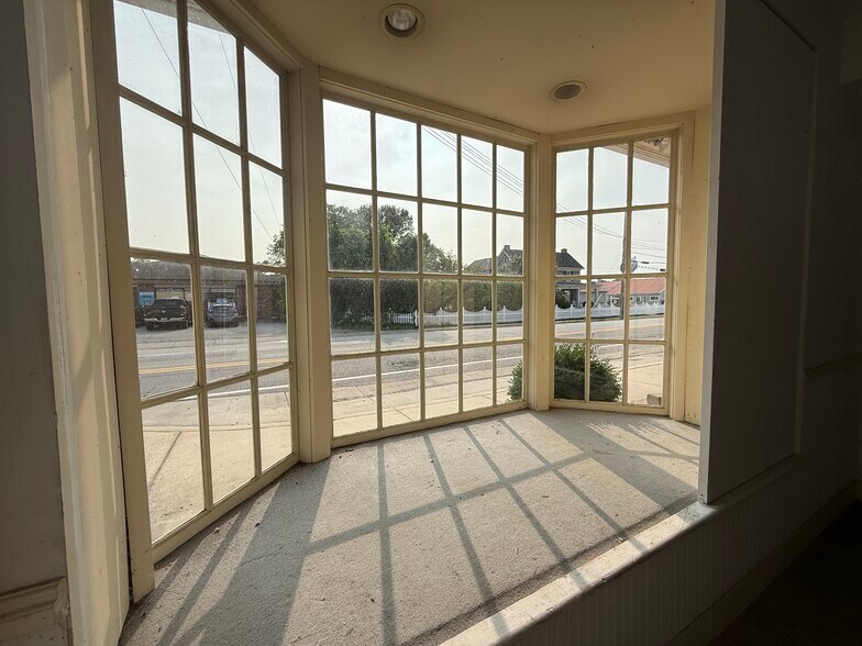 More Photos Of 102 N Main St, Galena Storefront Retail Office For Lease