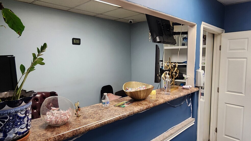 More Photos Of 11680-11682 Atlantic Ave, Lynwood Medical For Lease