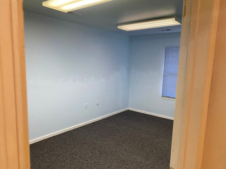 More Photos Of 15815-15825 Crabbs Branch Way, Derwood Office For Sale