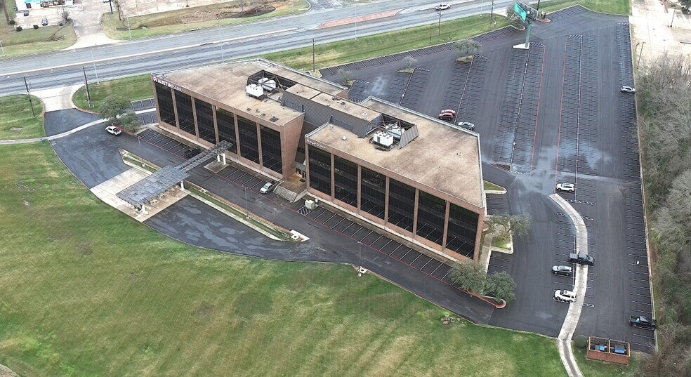 More Photos Of 911 W Loop 281, Longview Office For Lease