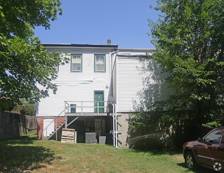 More Photos Of 53740 Main Rd, Southold Storefront Retail Office For Lease